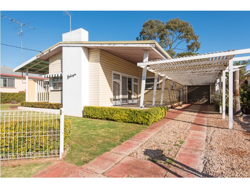 1 Doncaster Street, Newtown QLD 4350