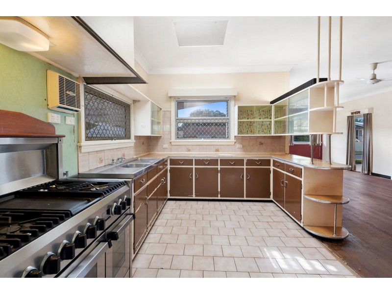 1 Doncaster Street, Newtown QLD 4350