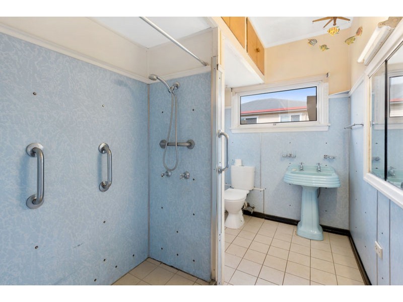 1 Doncaster Street, Newtown QLD 4350