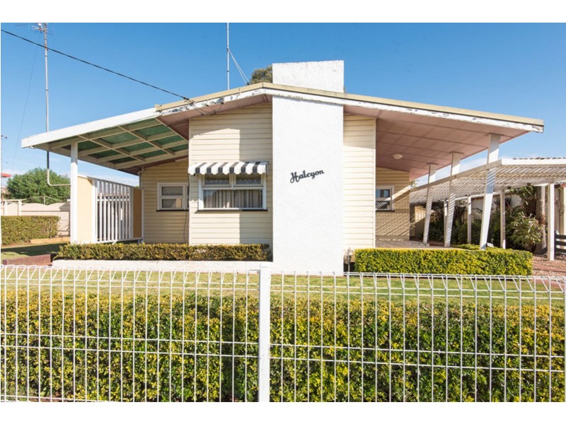 1 Doncaster Street, Newtown QLD 4350