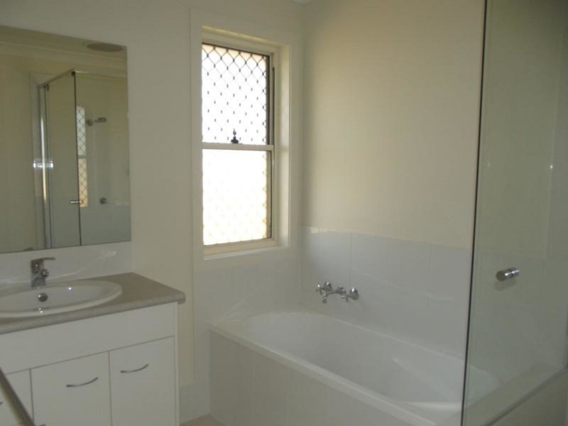 11 McMorrow Street, Kearneys Spring QLD 4350