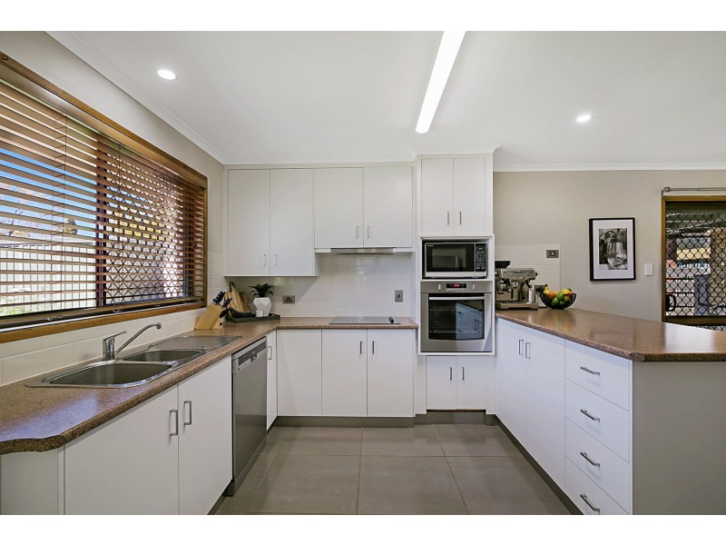 8 Jasmine Court, Centenary Heights QLD 4350