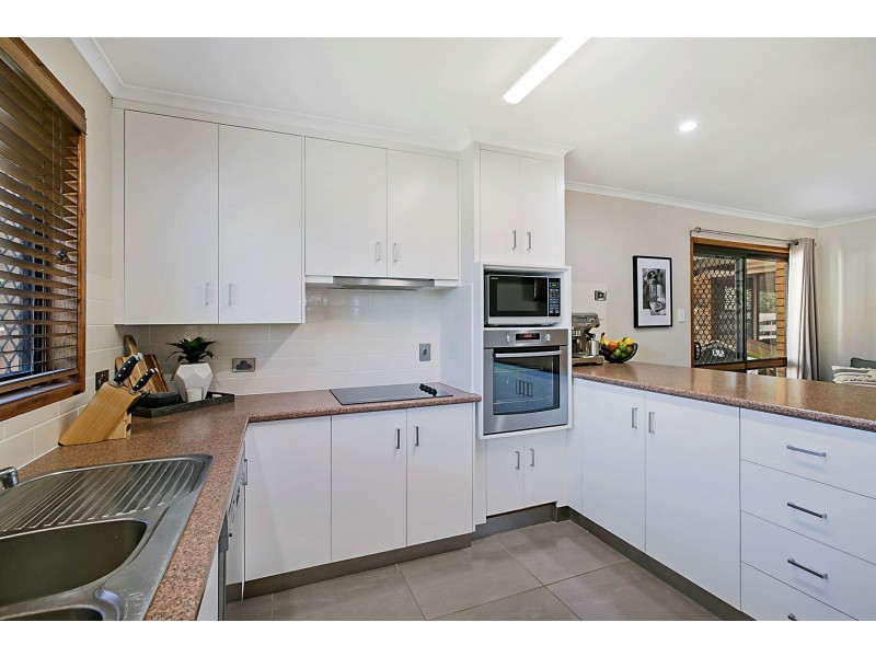 8 Jasmine Court, Centenary Heights QLD 4350