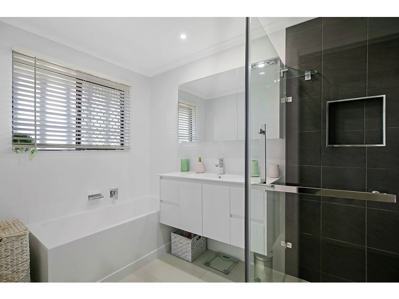 8 Jasmine Court, Centenary Heights QLD 4350