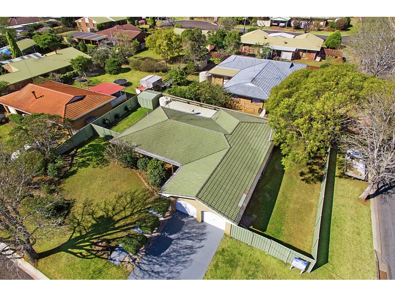 8 Jasmine Court, Centenary Heights QLD 4350