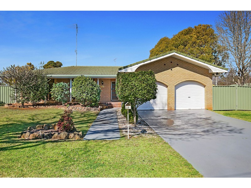 8 Jasmine Court, Centenary Heights QLD 4350