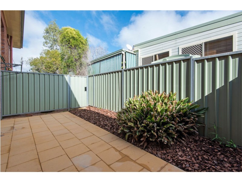 2/15 Edith Street, Newtown QLD 4350