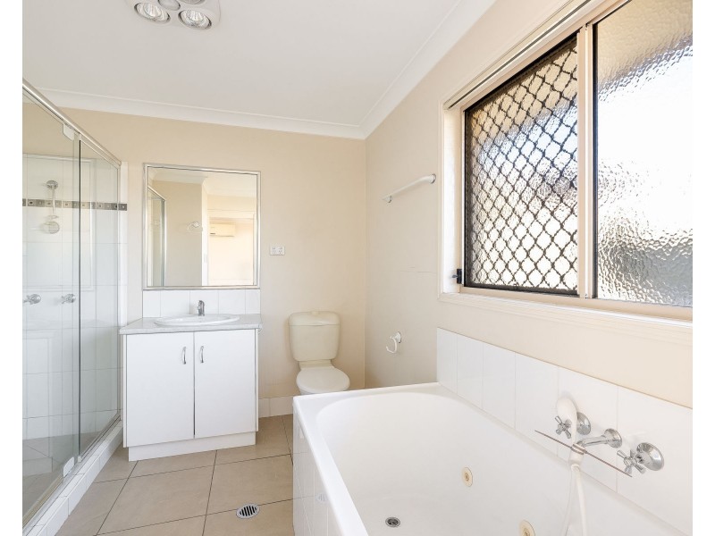 2/13 Monash Street, Newtown QLD 4350