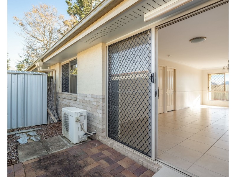 2/13 Monash Street, Newtown QLD 4350