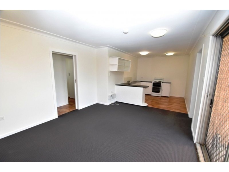 2/20 Glendower Street, Mount Lofty QLD 4350