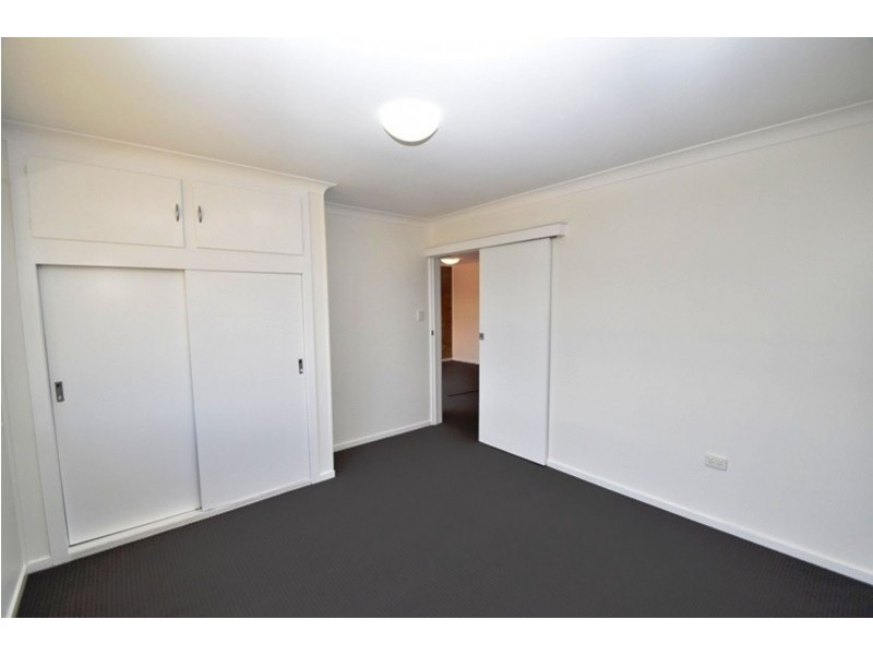 2/20 Glendower Street, Mount Lofty QLD 4350