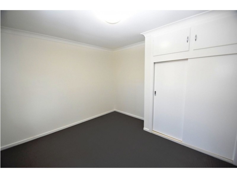 2/20 Glendower Street, Mount Lofty QLD 4350