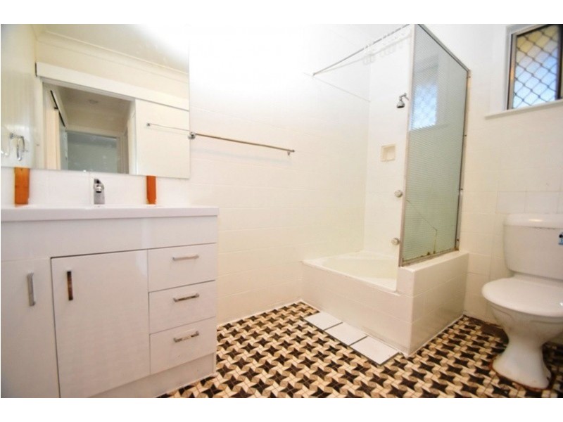 2/20 Glendower Street, Mount Lofty QLD 4350