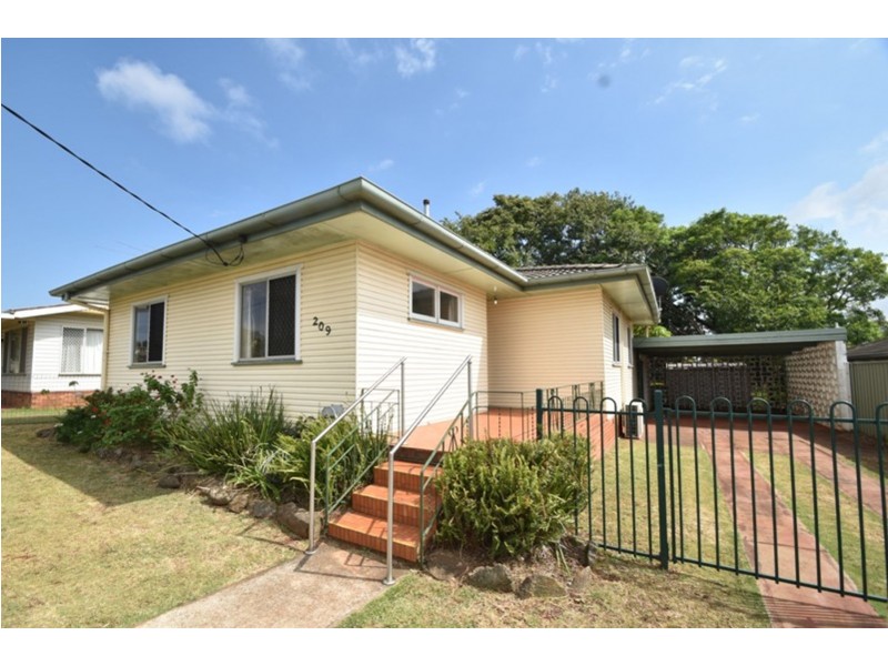 209 North Street, Rockville QLD 4350
