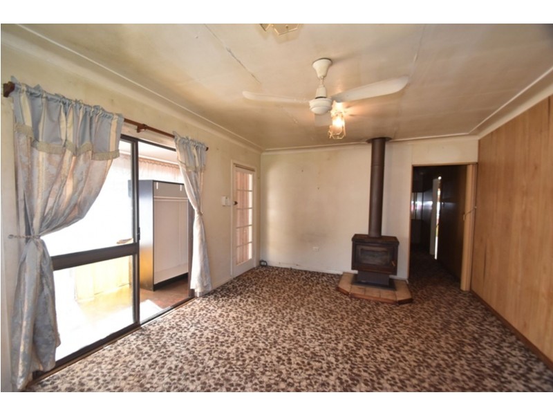 386 Tor Street, Newtown QLD 4350