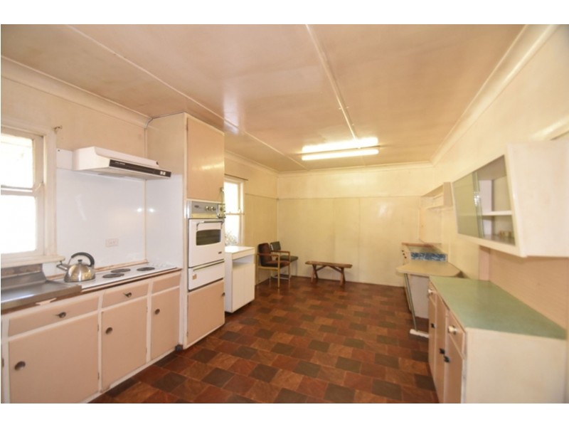 386 Tor Street, Newtown QLD 4350