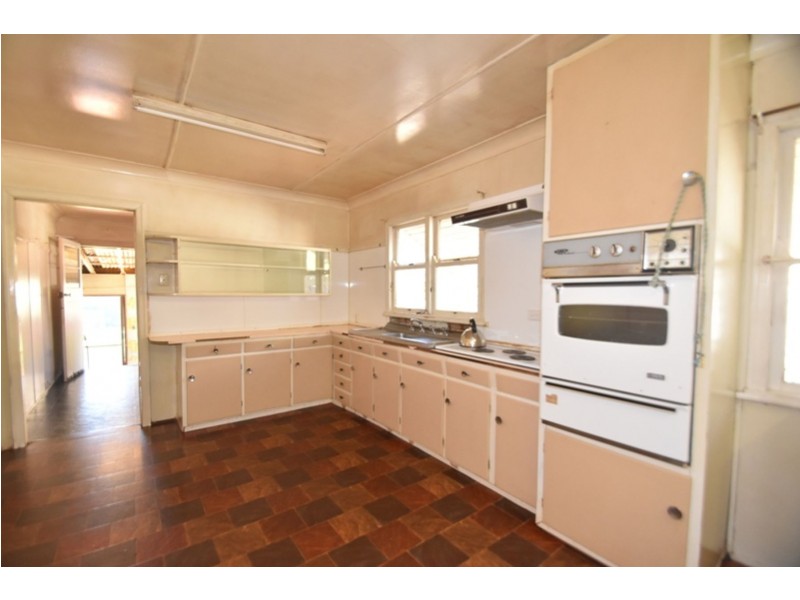 386 Tor Street, Newtown QLD 4350