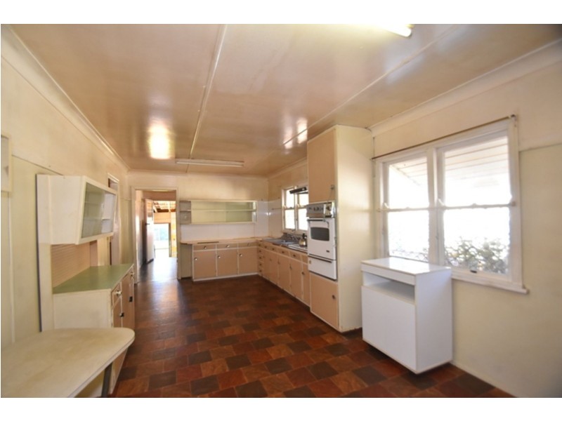 386 Tor Street, Newtown QLD 4350
