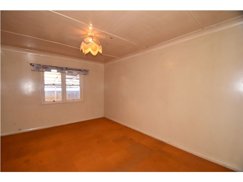 386 Tor Street, Newtown QLD 4350