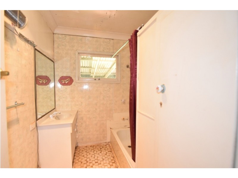 386 Tor Street, Newtown QLD 4350