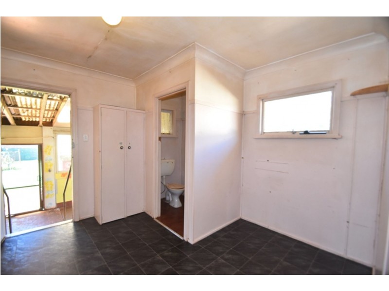 386 Tor Street, Newtown QLD 4350