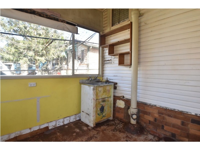 386 Tor Street, Newtown QLD 4350