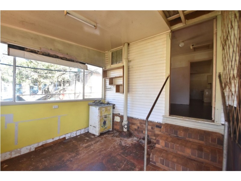 386 Tor Street, Newtown QLD 4350