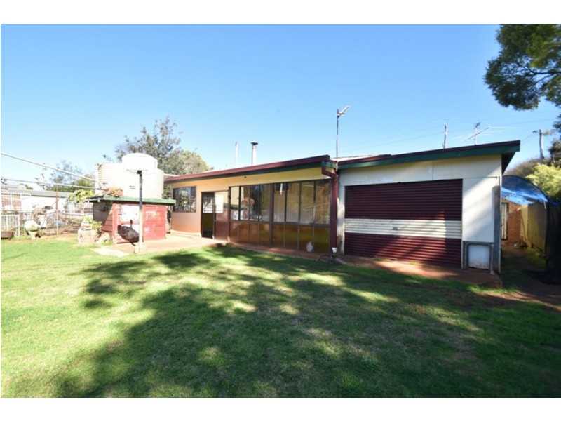 386 Tor Street, Newtown QLD 4350