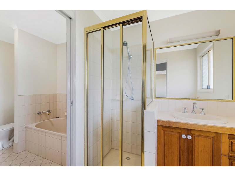 8/64 Gordon Avenue, Newtown QLD 4350