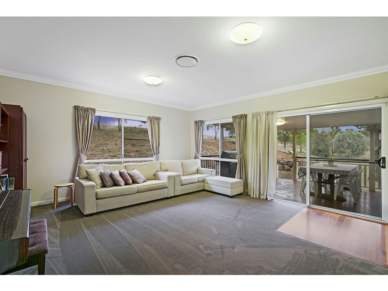 2 Saintly Place, Hodgson Vale QLD 4352