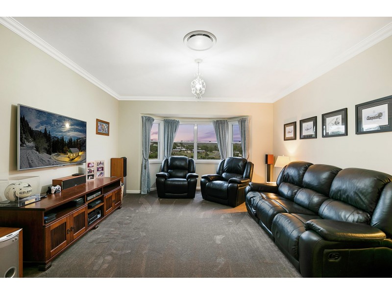 2 Saintly Place, Hodgson Vale QLD 4352