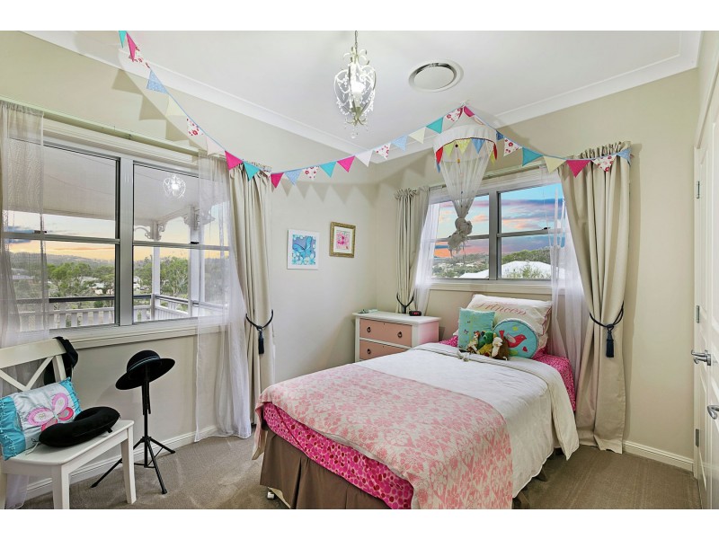 2 Saintly Place, Hodgson Vale QLD 4352