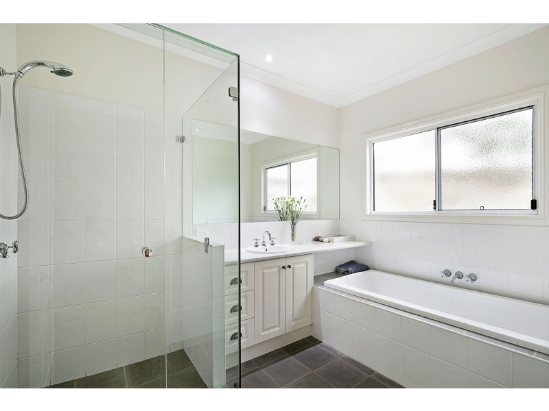 2 Saintly Place, Hodgson Vale QLD 4352