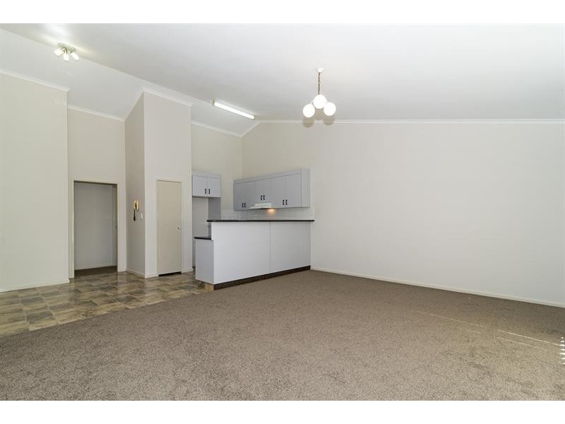 16/19a Gladstone Street, Newtown QLD 4350
