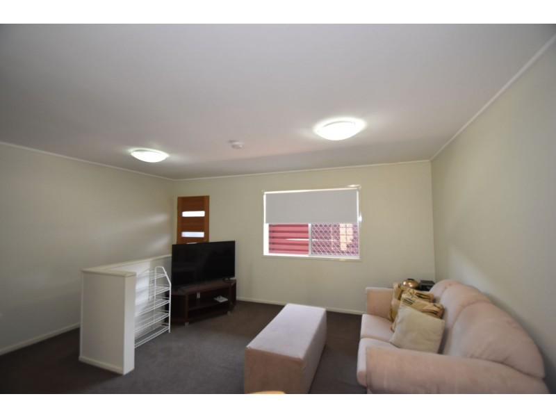2/267a Geddes Street, Centenary Heights QLD 4350