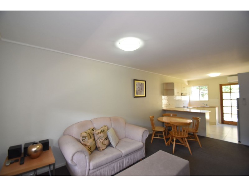 2/267a Geddes Street, Centenary Heights QLD 4350