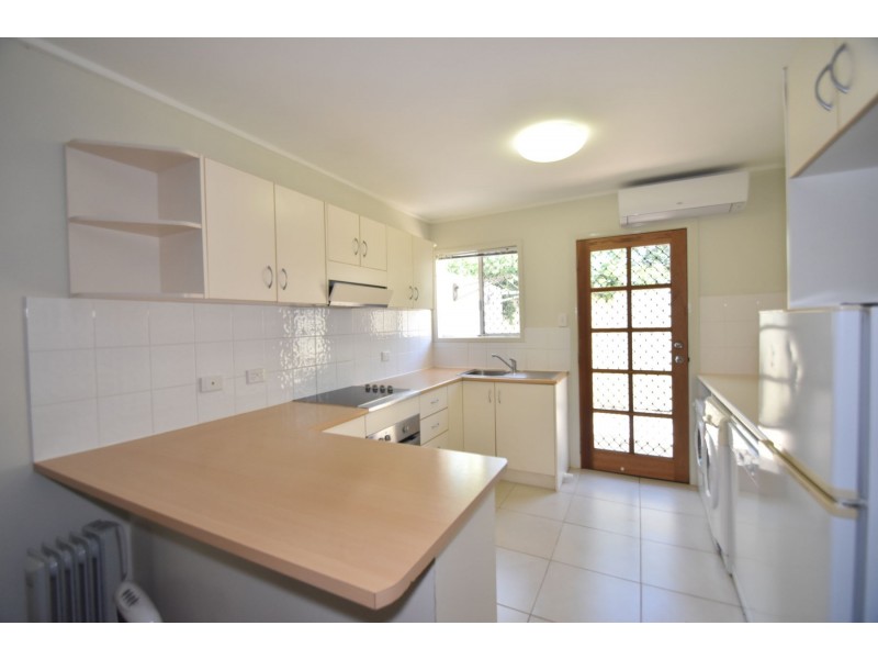2/267a Geddes Street, Centenary Heights QLD 4350