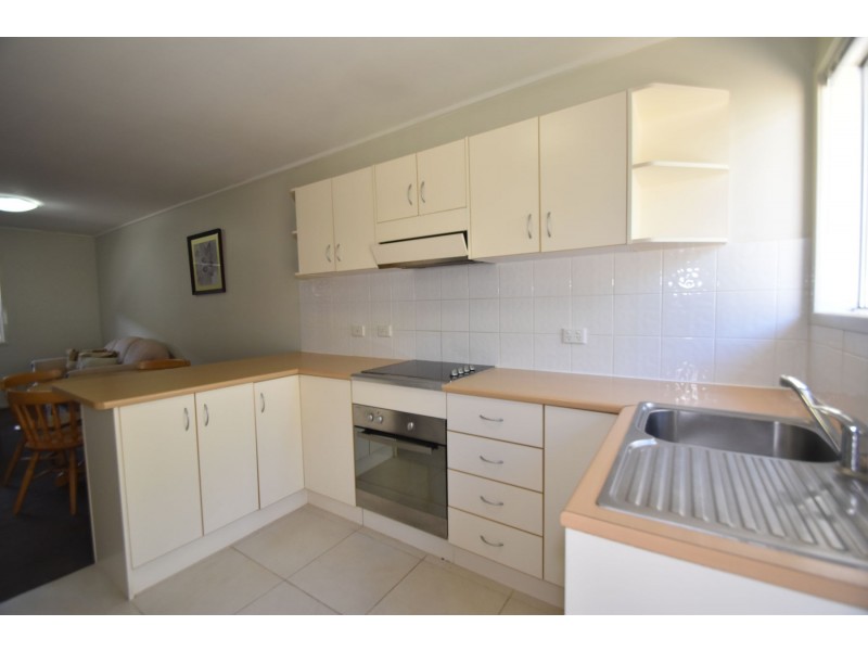 2/267a Geddes Street, Centenary Heights QLD 4350