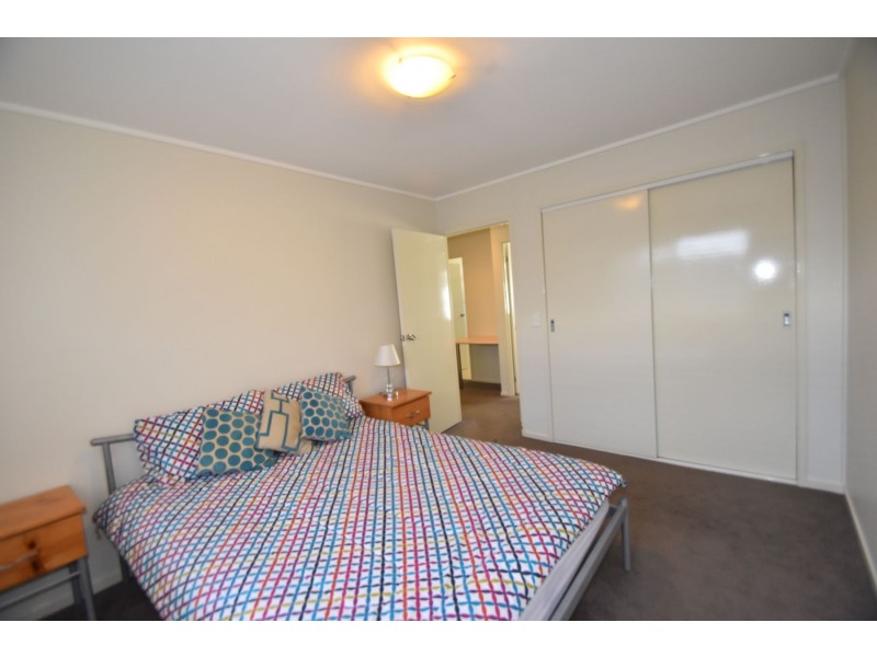 2/267a Geddes Street, Centenary Heights QLD 4350