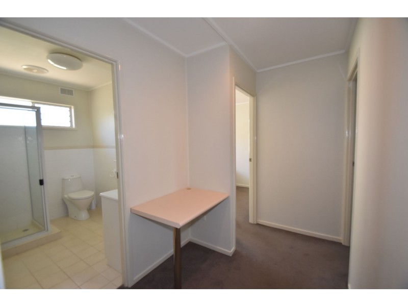 2/267a Geddes Street, Centenary Heights QLD 4350