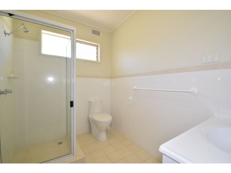 2/267a Geddes Street, Centenary Heights QLD 4350