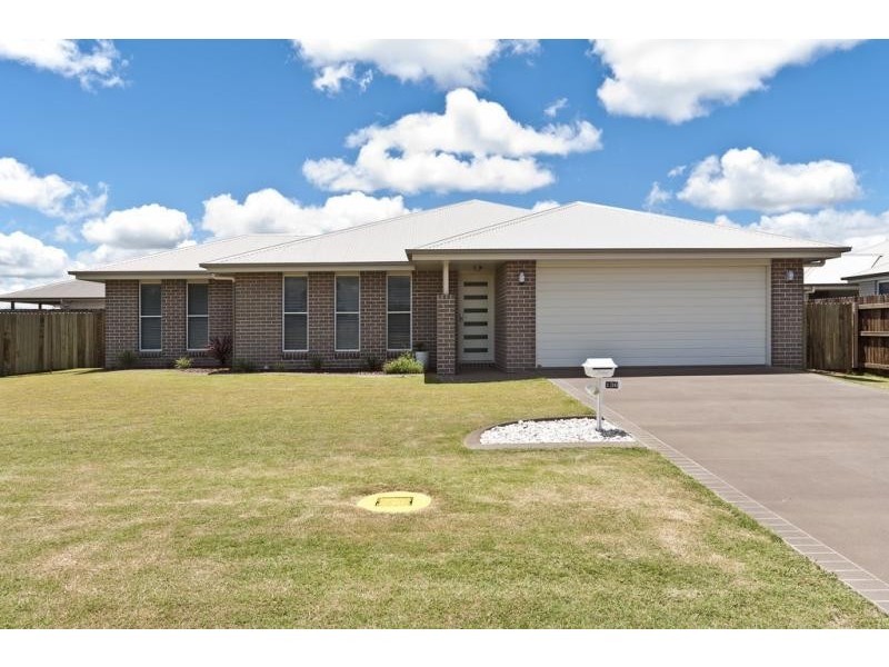 136 Kearney Street, Kearneys Spring QLD 4350