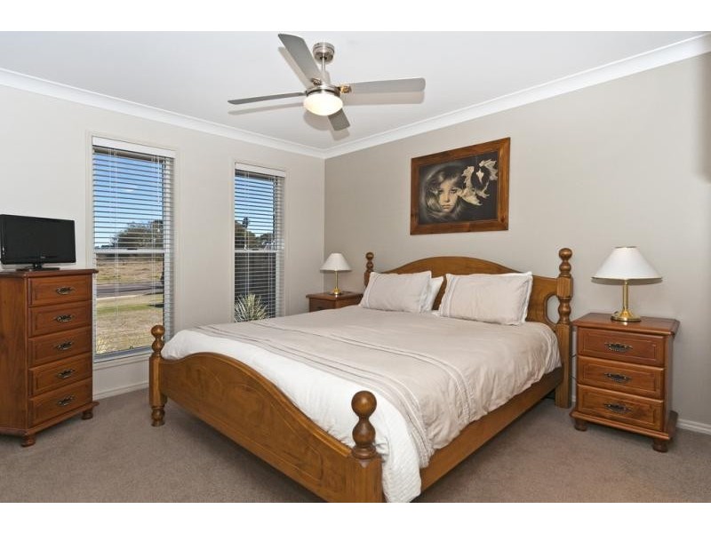 136 Kearney Street, Kearneys Spring QLD 4350