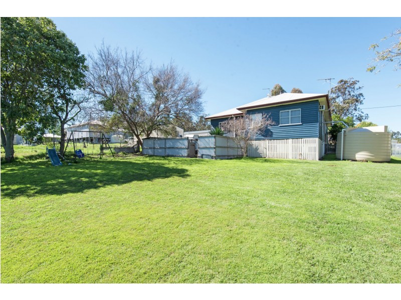 39 King Street, Goombungee QLD 4354