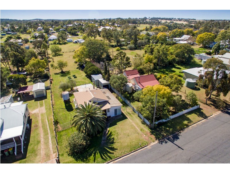7 Hartwig Street, Goombungee QLD 4354