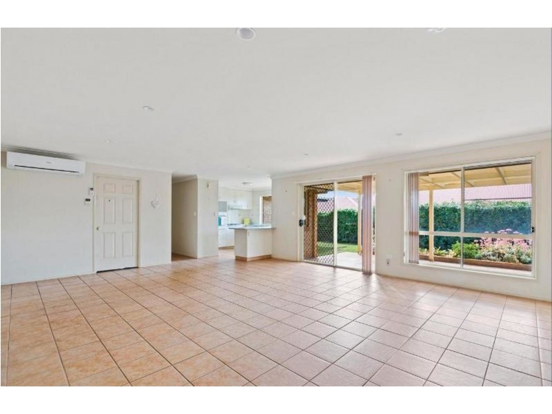 4 Vanham Close, Middle Ridge QLD 4350