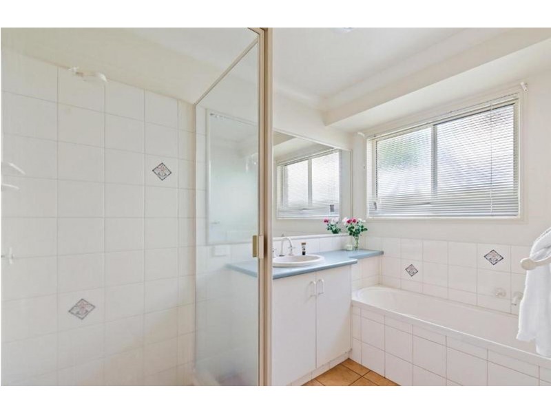 4 Vanham Close, Middle Ridge QLD 4350