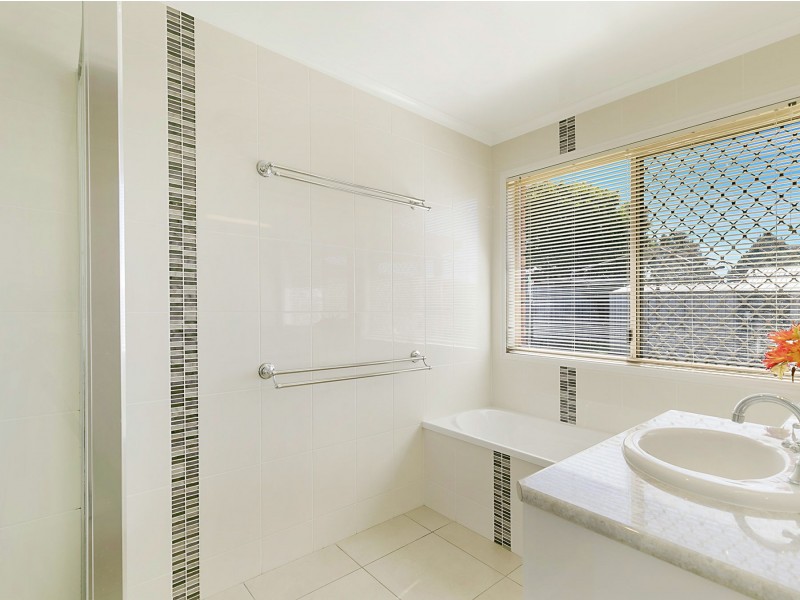 5 Janine Court, Kearneys Spring QLD 4350