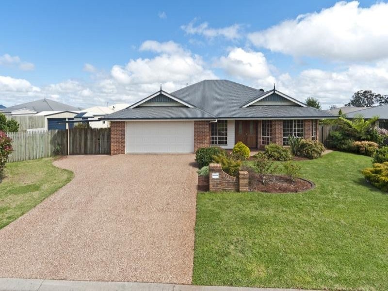 18 Manooka Crescent, Highfields QLD 4352