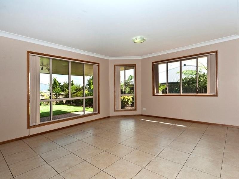 18 Manooka Crescent, Highfields QLD 4352